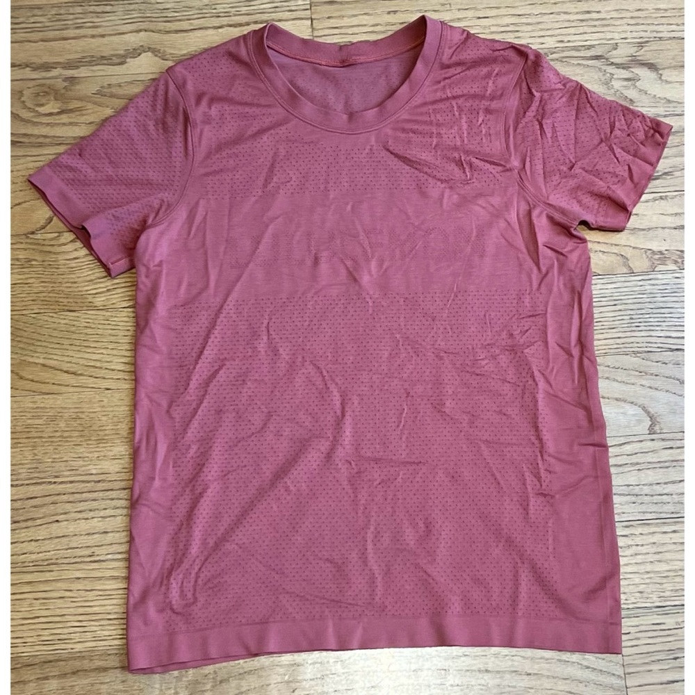 Lululemon Men’s Crew Neck Perforated Lightweight Orange Workout Shirt Size S